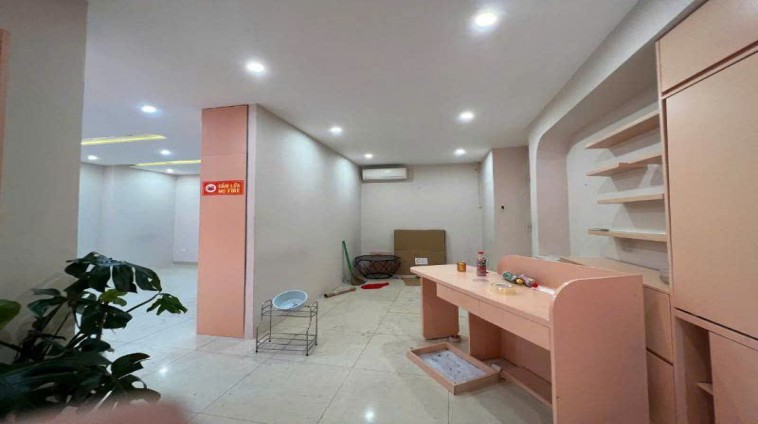CHO THUÊ NHÀ MẶT PHỐ CẦU GIẤY KD VP, TT TIẾNG ANH 300M2, 2 TẦNG, THANG MÁY, LÔ GÓC